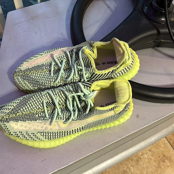 Adidas Yeezy boots - Picture 2 of 6